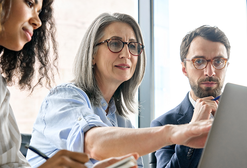 Mature,Older,Ceo,Businesswoman,Mentor,In,Glasses,Negotiating,Growth,Business Smart agents discuss the renters rights bill